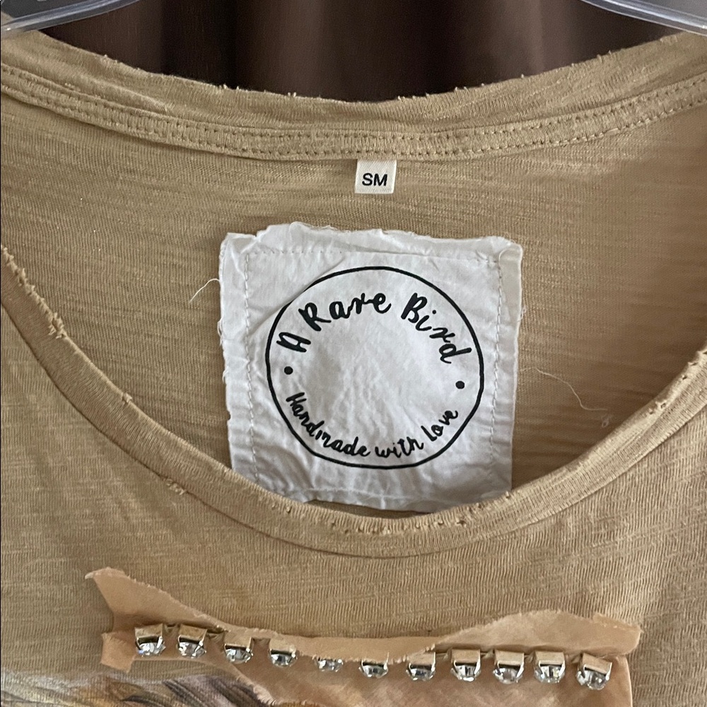 A Rare Bird Lion Graphic Distressed T-Shirt - Picture 2 of 3